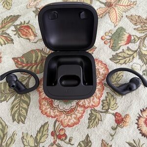 Beats by Dre Black Wireless Earbuds